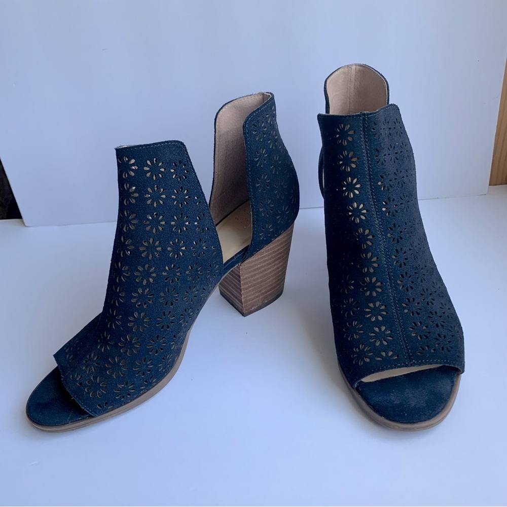 Crown and Ivy Sabrina Navy Blue Booties Sz 8.5